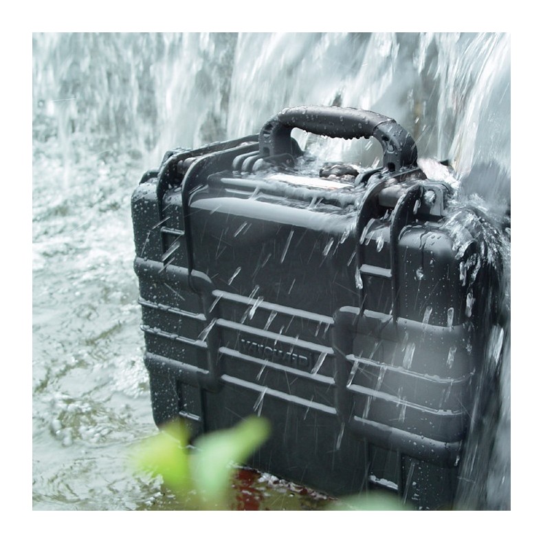 Waterproof case, foam lining Vanguard...