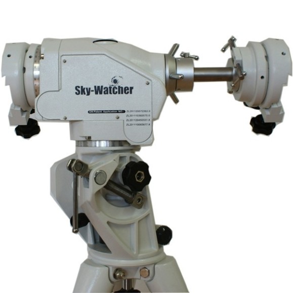 Sky-Watcher Esprit 120ED Pro triplet apochromatic refractor telescope on AZ-EQ6 Pro Go-To