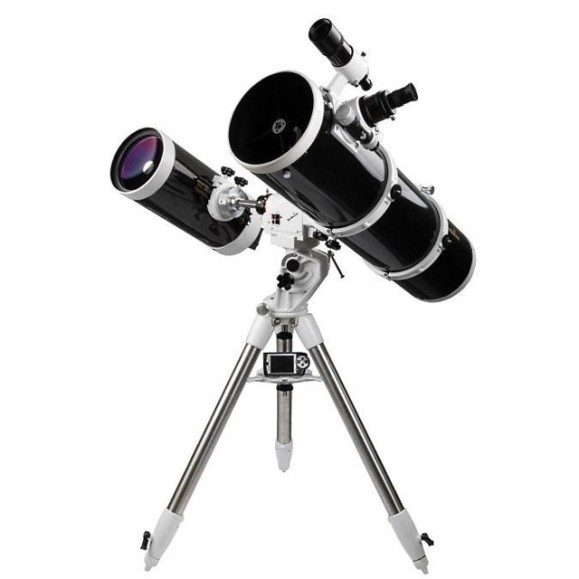 Sky-Watcher Esprit 120ED Pro triplet apochromatic refractor telescope on AZ-EQ6 Pro Go-To