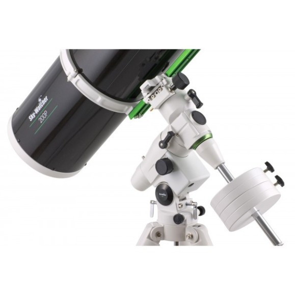 Newton SkyWatcher 200/1000 mm telescope with NEQ5 mount