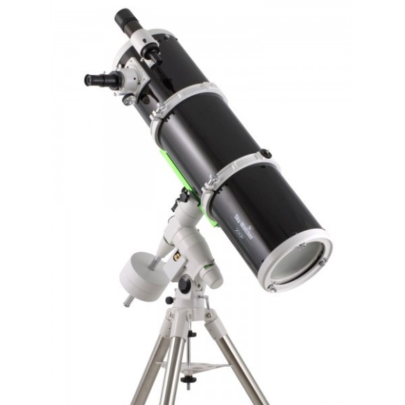 Newton SkyWatcher 200/1000 mm telescope with NEQ5 mount
