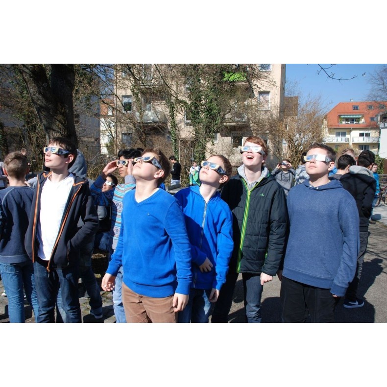 Pack of 25 solar eclipse glasses... Pack of 25 solar eclipse glasses...