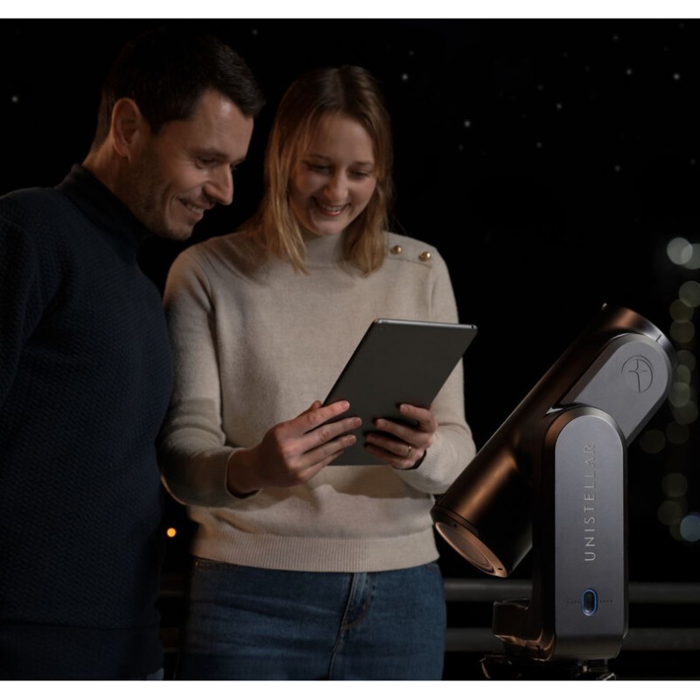 Intelligent telescope UNISTELLAR... Intelligent telescope UNISTELLAR...