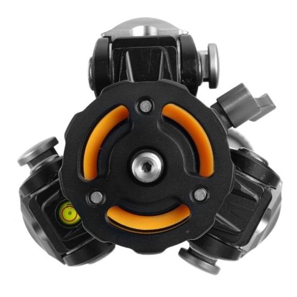 Aluminum travel tripod Vanguard VEO 5+304AT without ball head