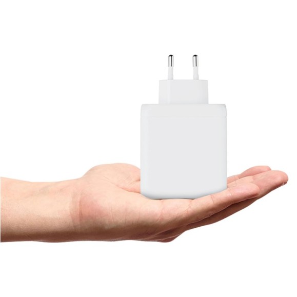 XTORM GaN Ultra 100W USB-C 100W PD Wall Charger GaN Ultra 00225409, triple port charging