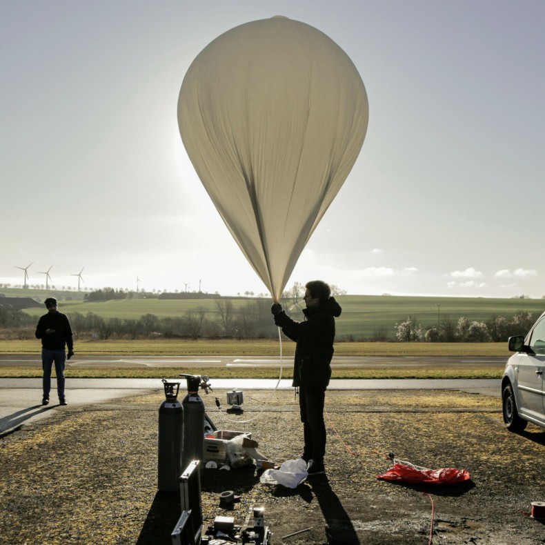 Large stratospheric balloon probe kit...