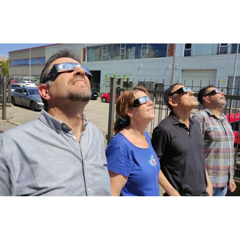 Pack of 2 solar eclipse glasses... Pack of 2 solar eclipse glasses...